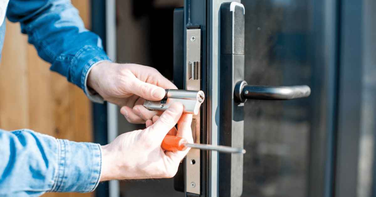 Benefits of Hiring A Professional Locksmith
